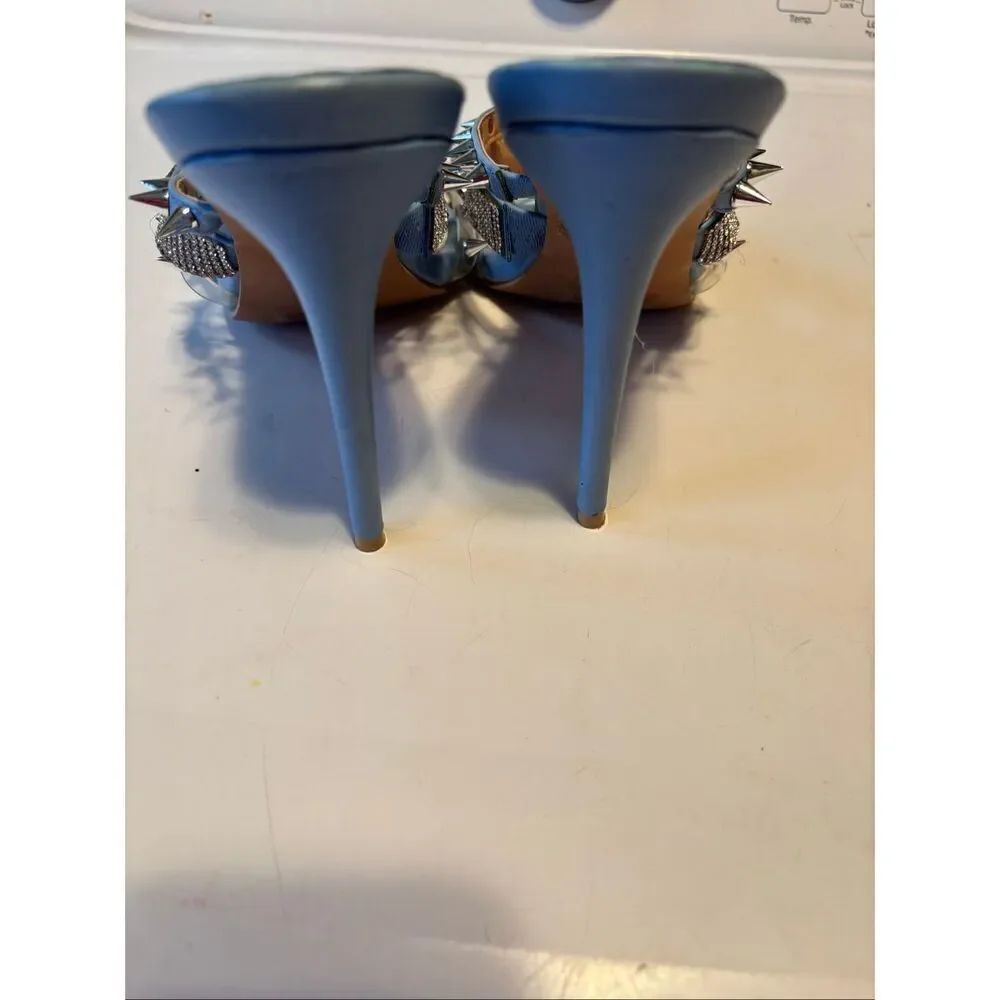 Cape Robbin Heels - Picture 2 of 3